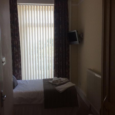 Coombe Court Hotel Торки Экстерьер фото